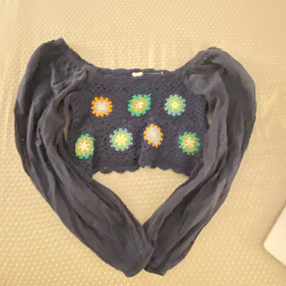 Blue long sleeve shirt with flower crochet